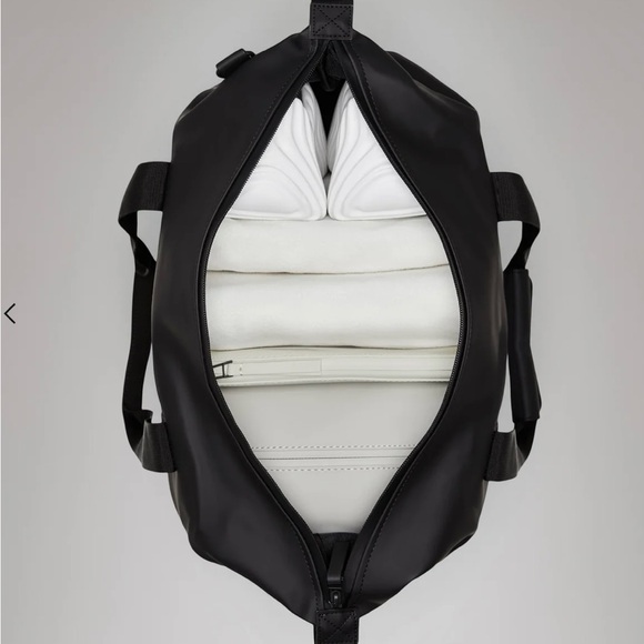 RAINS Hilo Weekend Bag Small - BLACK - NWT - Picture 7 of 7